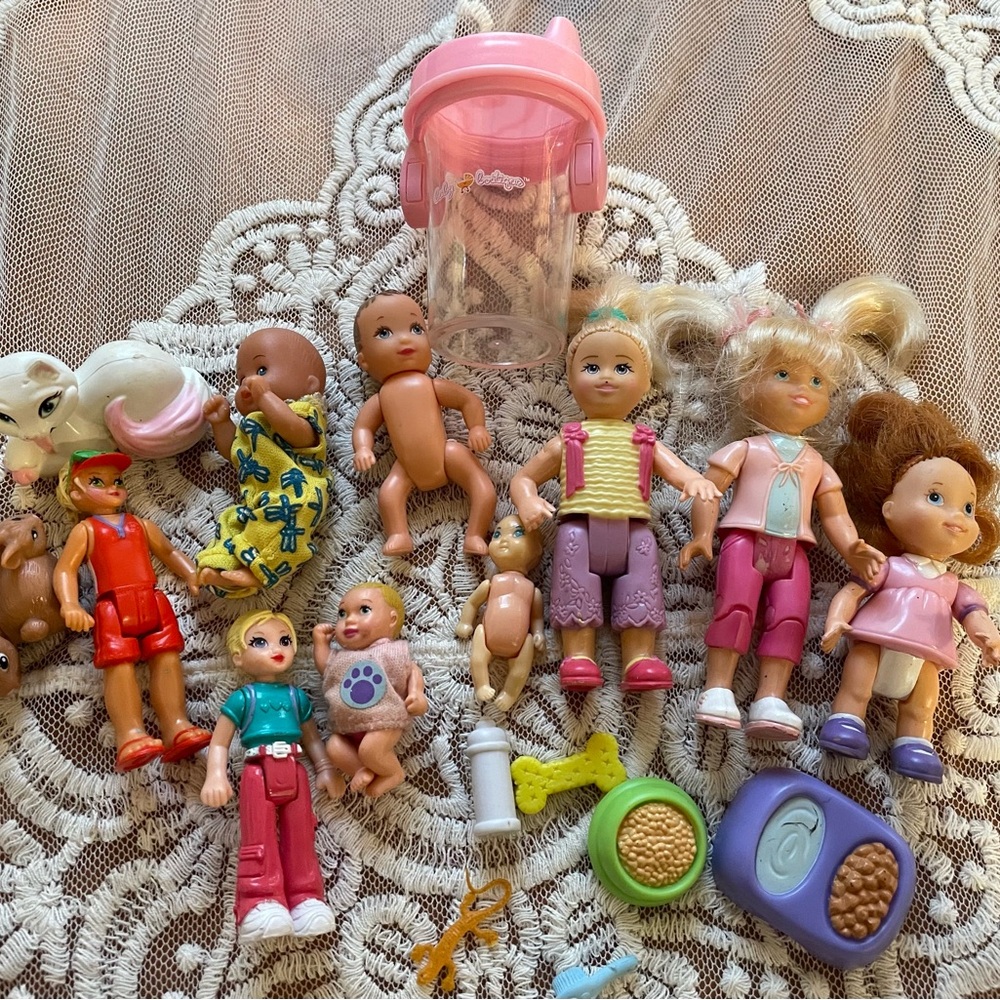 Vintage Happy loving family, Barbie etc lot